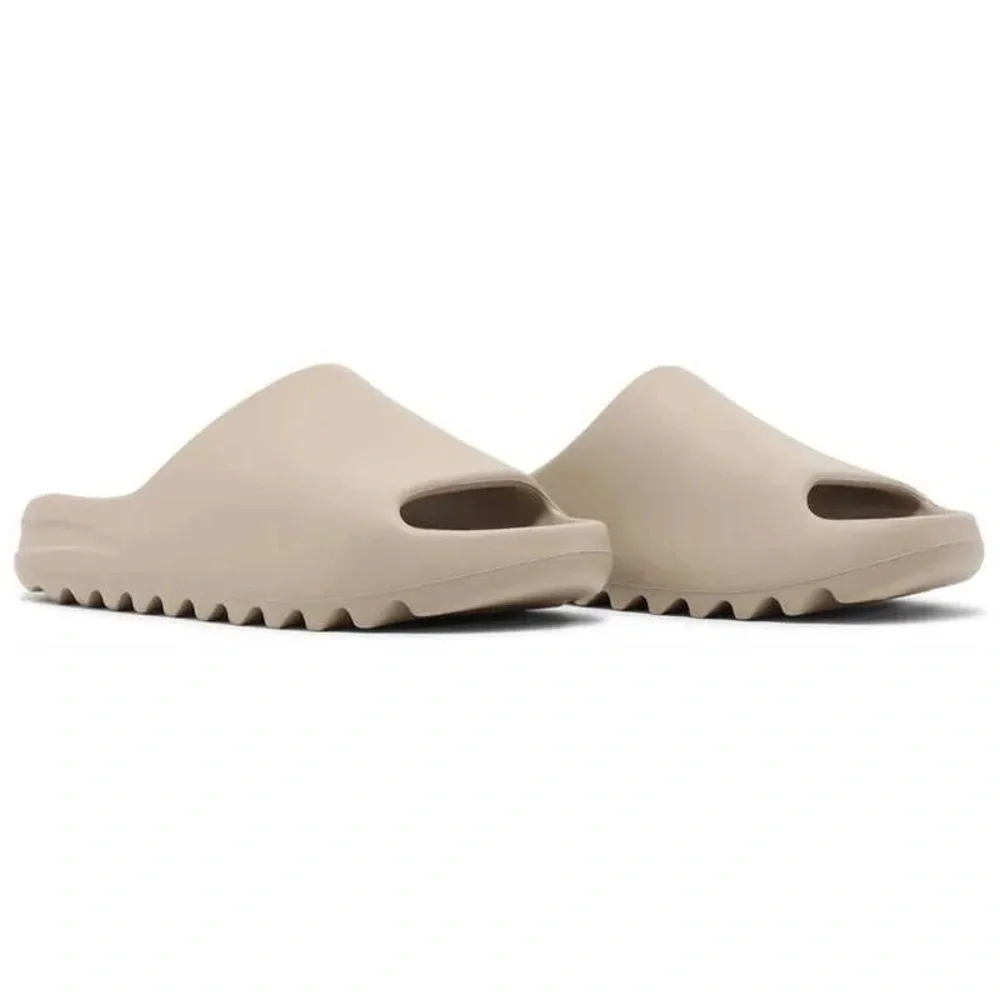 NEW YEEZY PURE SLIDES SIZE 6 MEN / 7 WOMEN